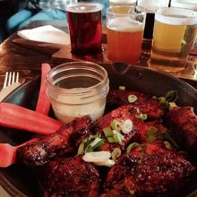 チキンウィング、シナモンが隠し味、指まで舐めるほど美味