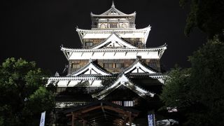 早朝も夜間も城内に入れました