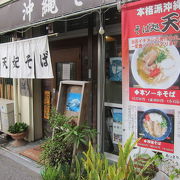 地元中心の沖縄そばの店