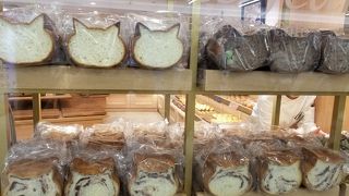 ベーカリー＆カフェ ブルージン