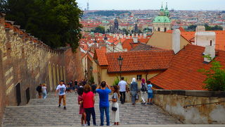 プラハ城の帰りに下るルートが楽です