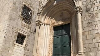 プロチェ門の近く