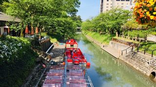 遊覧船、遊歩道での散策などで楽しめます