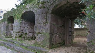 長虹堤の跡を辿り崇元寺へ