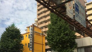 西道路へのトンネルあり