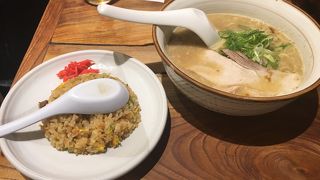 千里中央駅から徒歩約1分です。