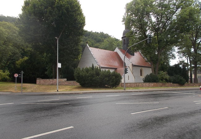 旧市街地の外で南のエリアにあります。