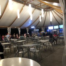 夜は割合空いていました。