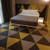 スタイリッシュなベッド