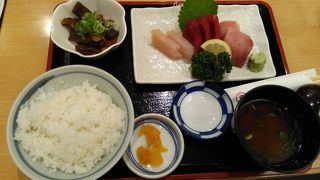 日曜日の夜は空席がありました。