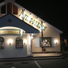 夜間の店舗