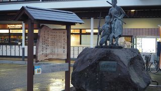 若い２人の凛々しい姿