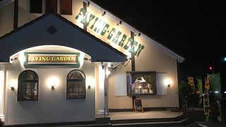  ウニクスの隣。