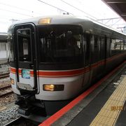 静岡⇔甲府をゆったりと走る、特急電車です。