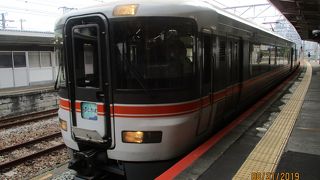 静岡⇔甲府をゆったりと走る、特急電車です。