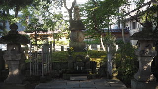 神明通りのアーケードから近い