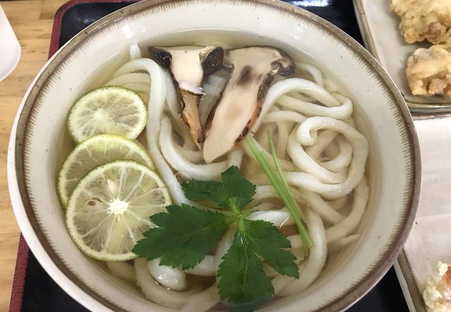 マツタケうどん750円