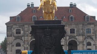 新市街地にあります。