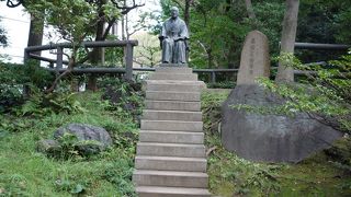 穏やかな印象の是清像