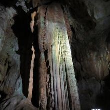 圧巻の鍾乳石です