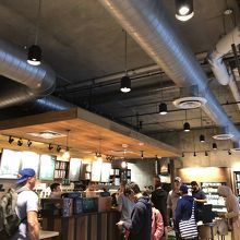 駅構内にスターバックス有り