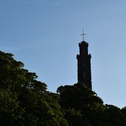 カールトンの丘に立つ記念塔