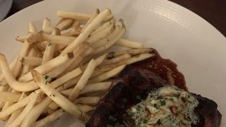 ウルフギャングパックバー アンド グリル