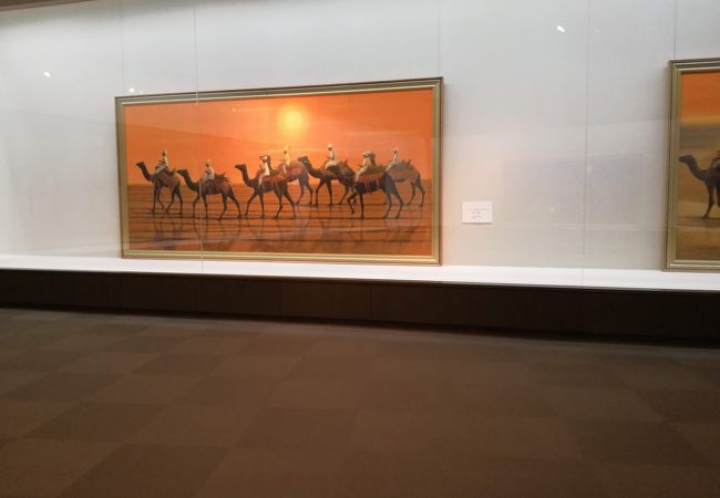 シルクロード関連の平山郁夫作品と、平山郁夫が収集したシルクロード関連の美術品が展示されています