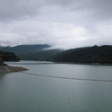 「井川ダム」によって形成された「井川湖」