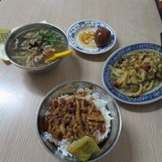 アクセス良く分かりやすい場所にあります。