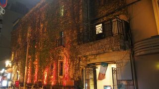 大阪北浜のビジネス街に佇む瀟洒なビル