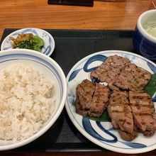 三種の牛タン定食