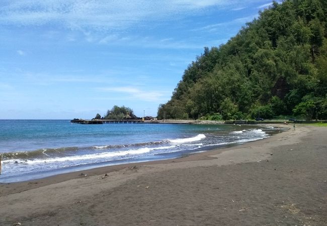 マウイ島を横断し島東端を縦断しやっと着いた最果ての地のハナにある綺麗なビーチです!!