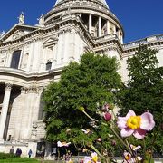 イギリス建築の最高傑作のひとつといわれる大聖堂