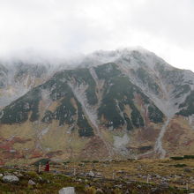 頂上には少し雲が