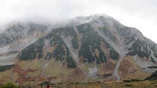 頂上には少し雲が