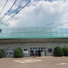 公園内にある野球場