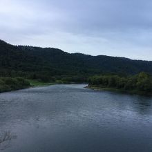 露天風呂からは、こんな感じの大自然の景色を堪能できます。