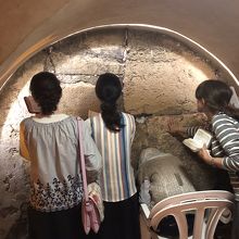 地下でもお祈り