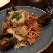 日本で食べるペスカトーレと違って、甘いかな。