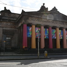 建物の全景です