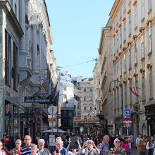 ミヒャエル広場から見た通りの入り口