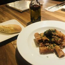 ボロネーゼ バケット添え