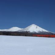 降雪でまだ冬の装い