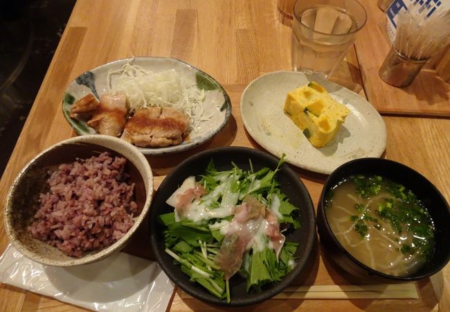 丸の内オフィス街にある家庭の味