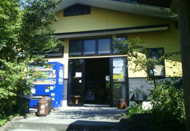 木立ちの中の宿　清流荘