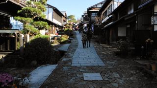 観光感が強すぎる坂道の宿場町