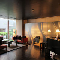 その前はソファースペース、団体客は想定していないサイズです