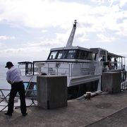 竹生島行きの琵琶湖汽船の船