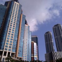 センタムシティ13番出口から３分｡ホテルは真ん中の低いビル